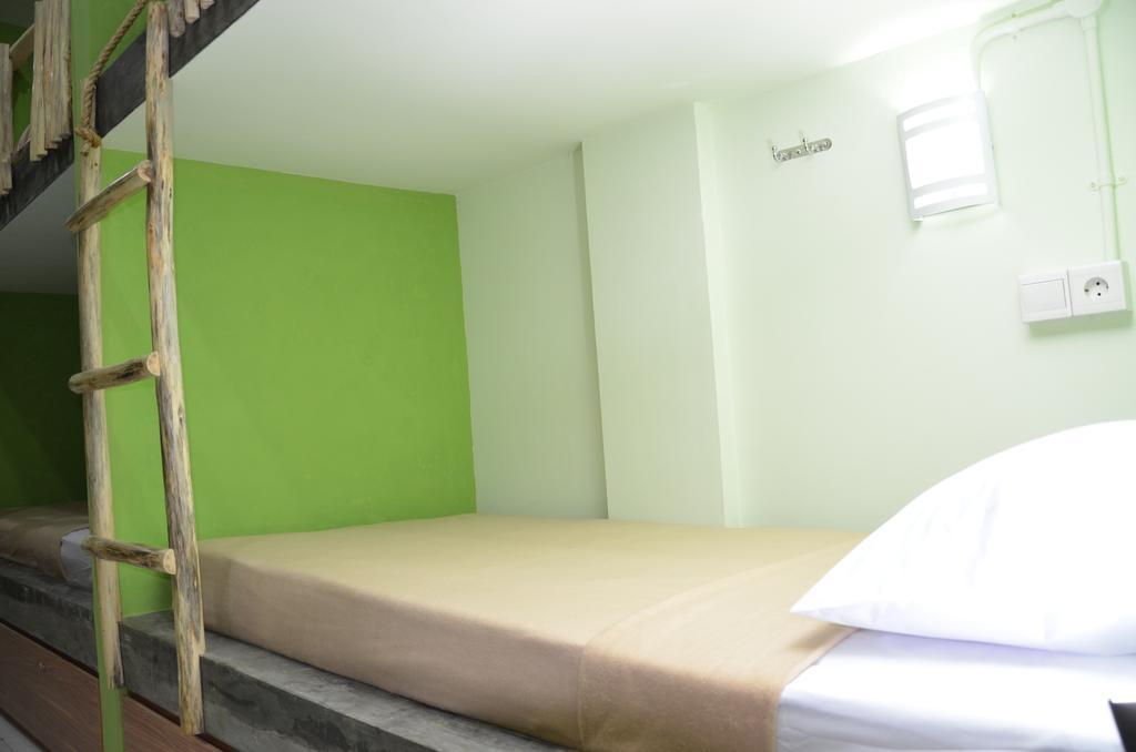 The Eco-Living Hostel Denpasar Habitación foto