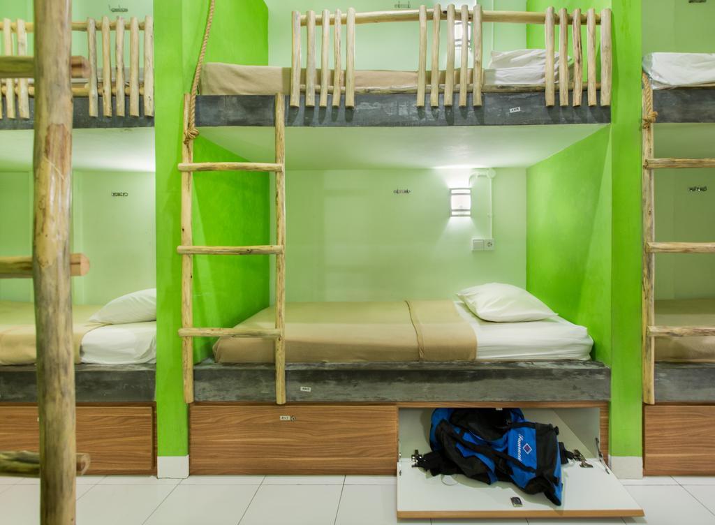 The Eco-Living Hostel Denpasar Exterior foto